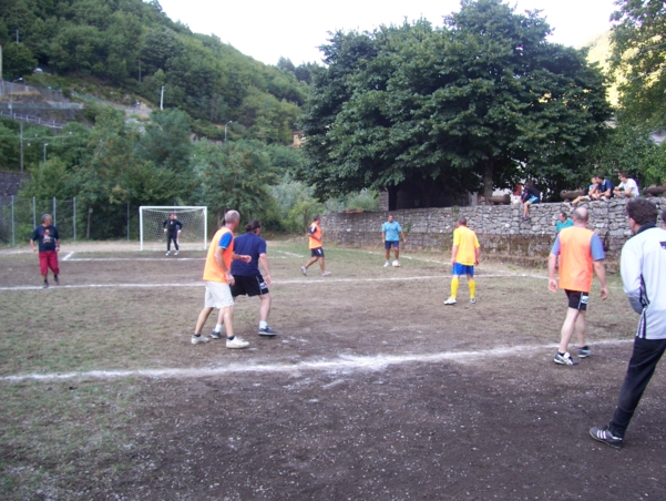  Image name: Calcio48.jpg 
 width: 601 pixel 
 height: 452 pixel 
 Size: 278103 bytes 
 Click to enlarge 